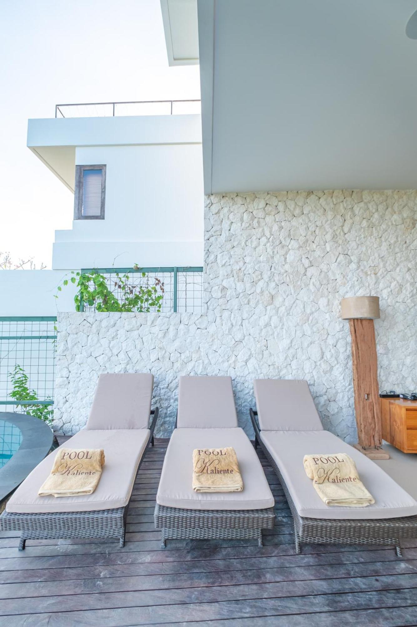 Villa Kaliente Toyapakeh Exteriör bild